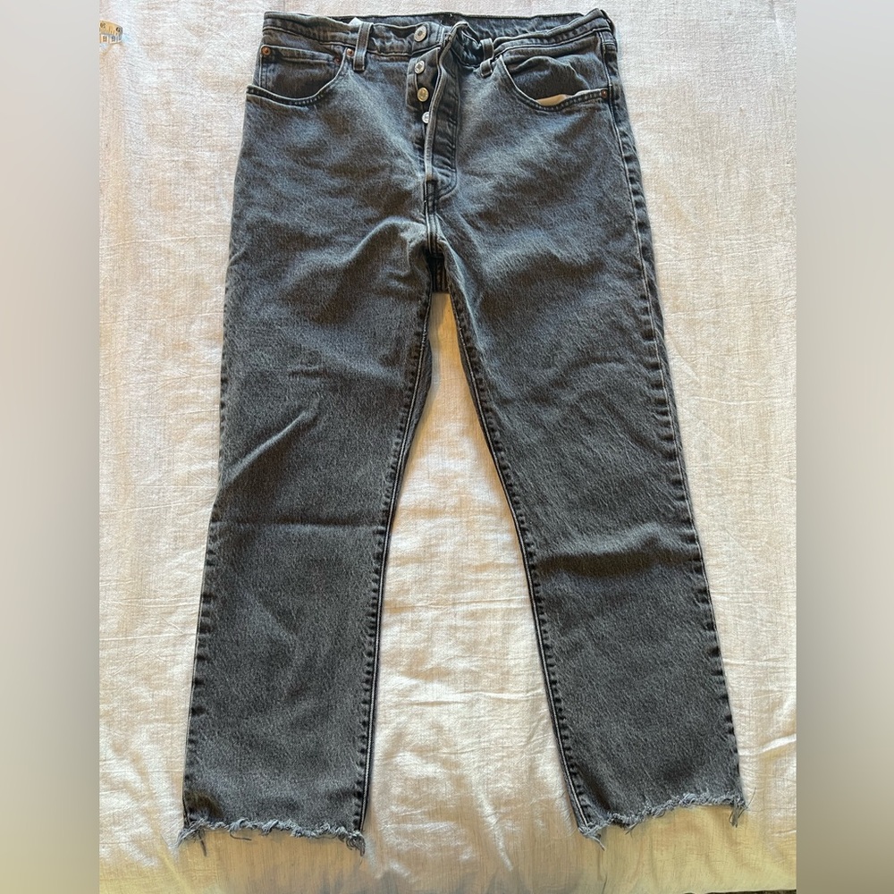Levi’s women’s 501 high waisted button fly cropped jeans.W32,L26. Black wash
